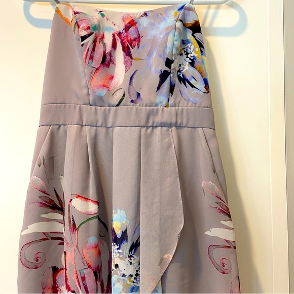 🍀3 for $25🍀 🇨🇦 Le Chateau Strapless Grey Dress with Tropical Flowers  Size Small - Picture 3 of 12